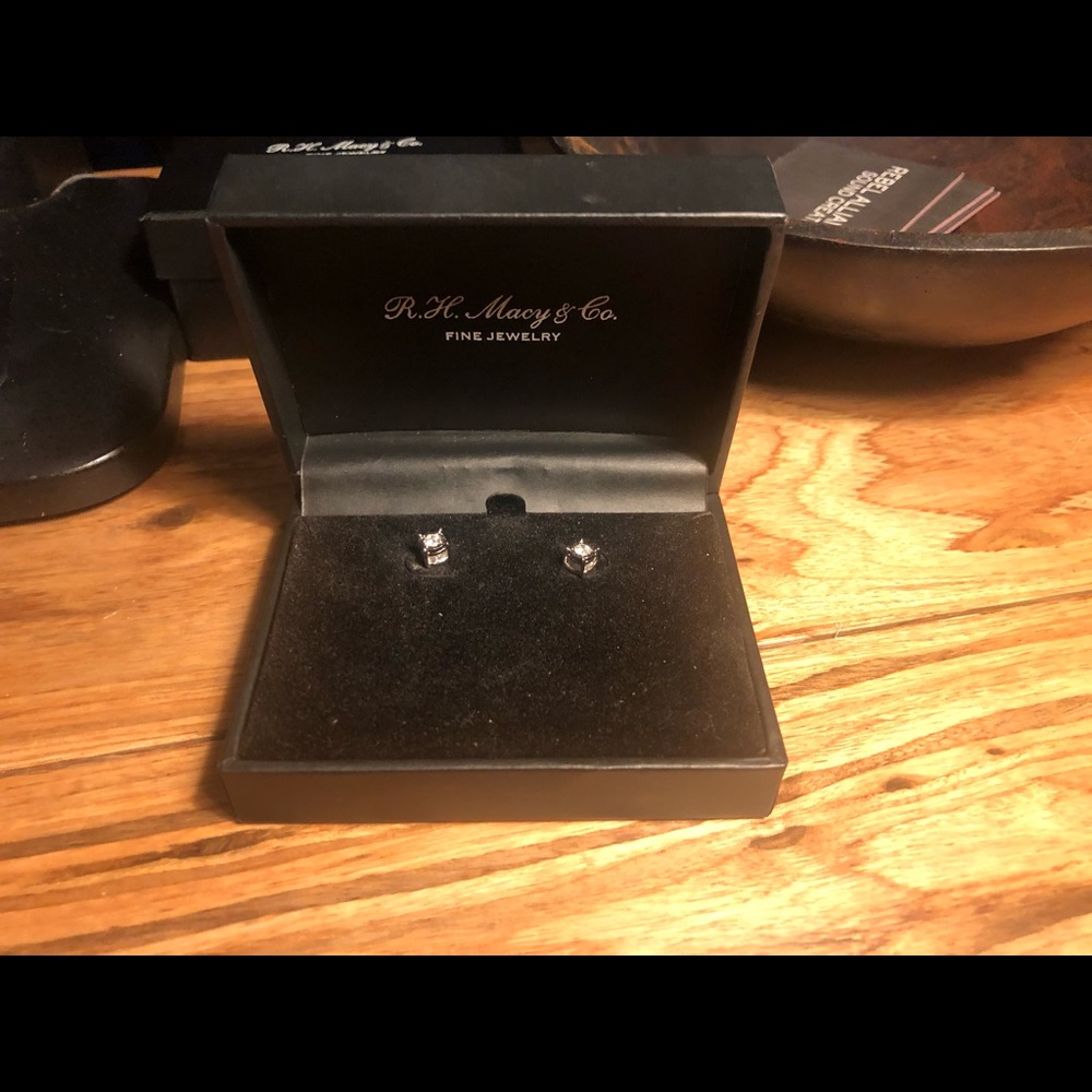 Diamond Stud Earrings in 14k White Gold